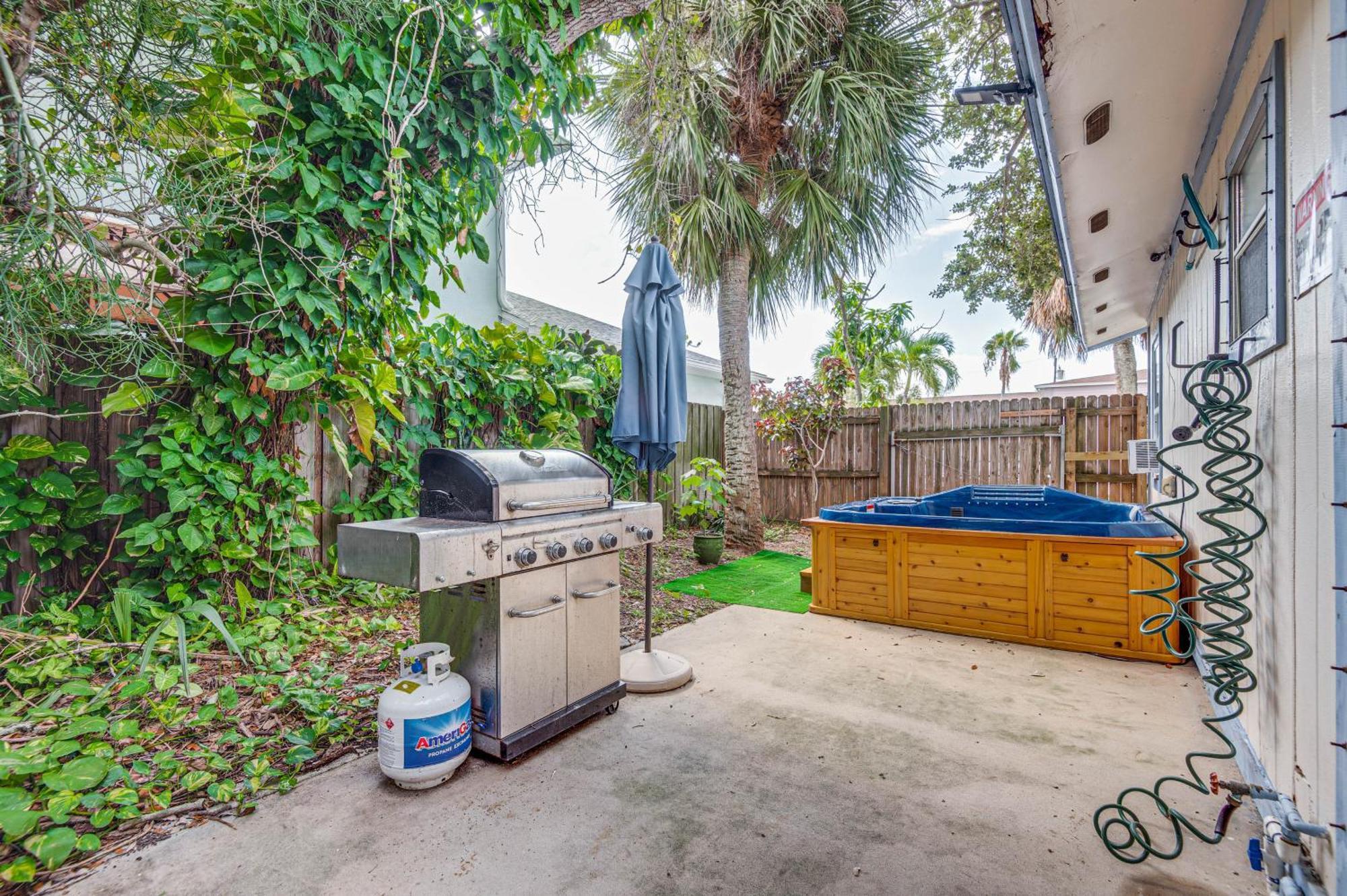 Cape Canaveral Cottage With Hot Tub Walk To Beach ภายนอก รูปภาพ