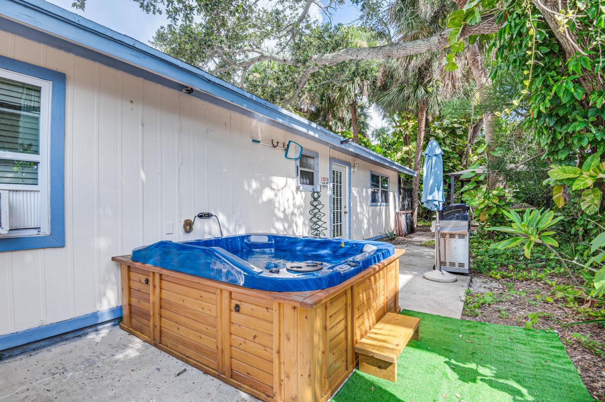 Cape Canaveral Cottage With Hot Tub Walk To Beach ภายนอก รูปภาพ