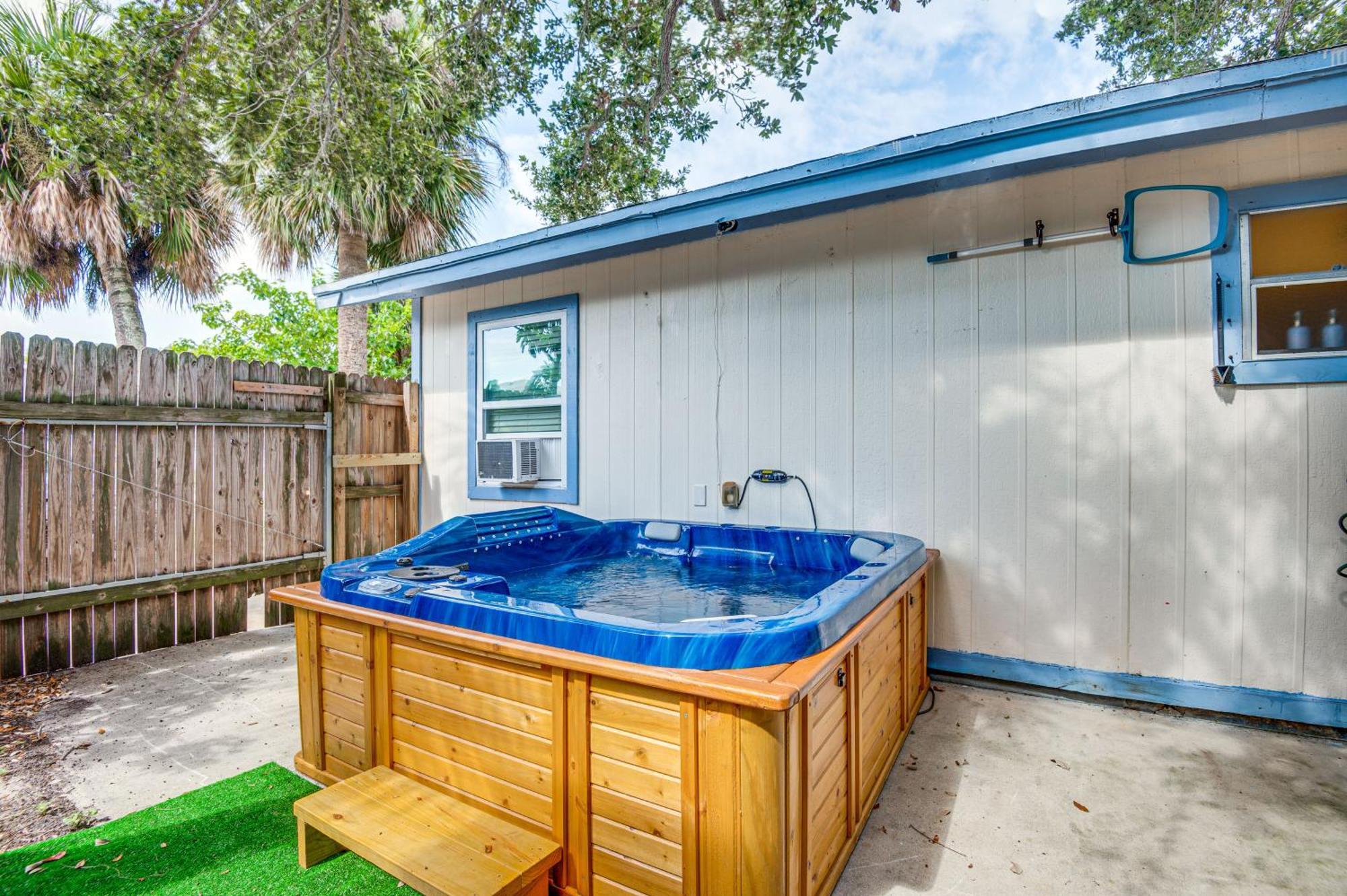 Cape Canaveral Cottage With Hot Tub Walk To Beach ภายนอก รูปภาพ